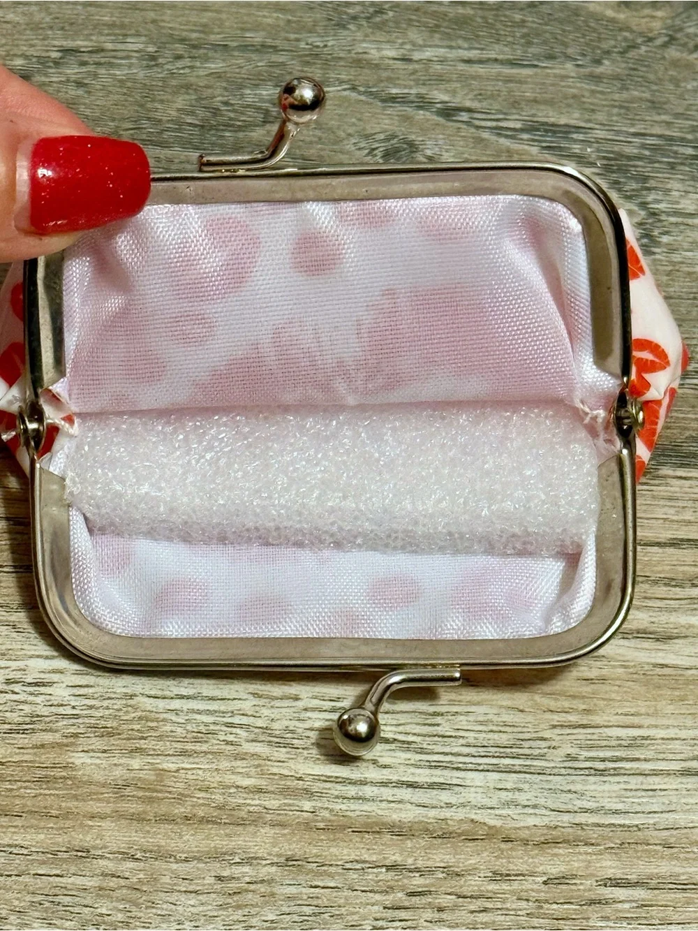 NEW Red Kiss Lip Print Kiss-Lock Coin Purse Pouch Wallet Red White Silver